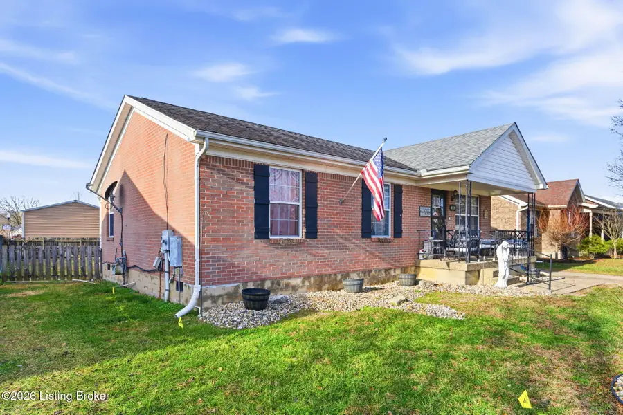 403 Tecumseh Dr, Shepherdsville, KY 40165 - Image #2