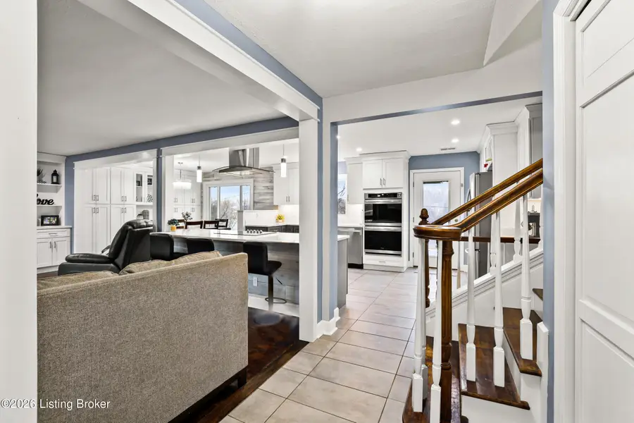 1031 Woodlake Dr, Lawrenceburg, KY 40342 - Image #2