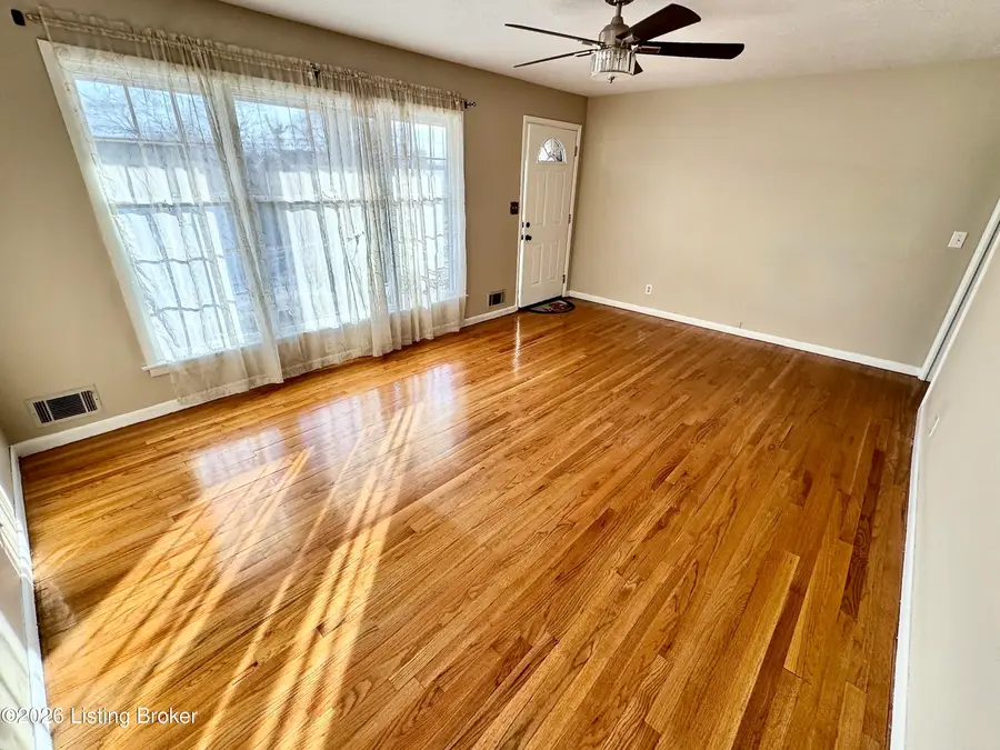 2013 Foxhurst Dr, Louisville, KY 40216 - Image #2