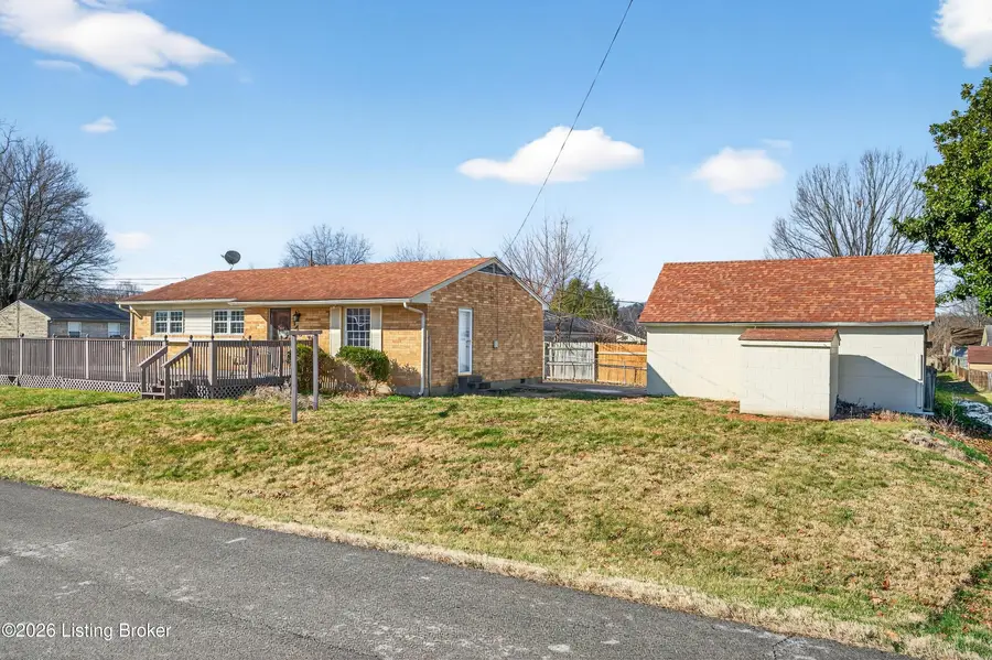 149 N Circlecrest Dr, Louisville, KY 40229 - Image #2