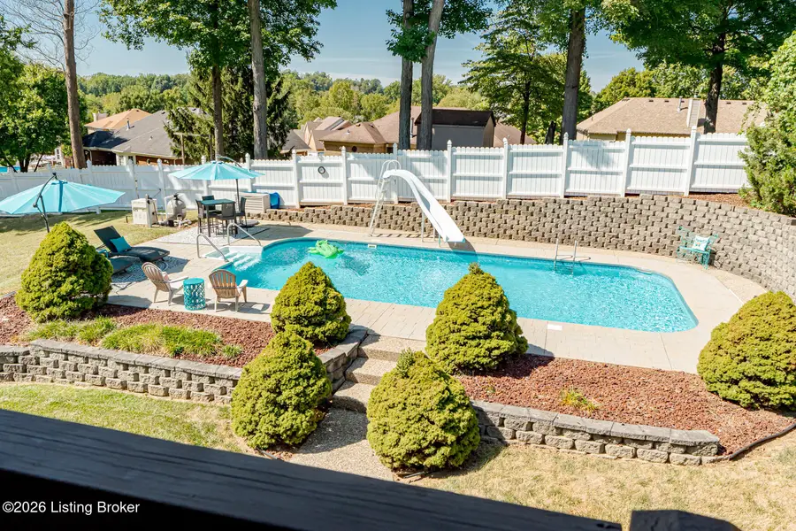 9409 Amber Ridge Ct, Louisville, KY 40272 - Image #2