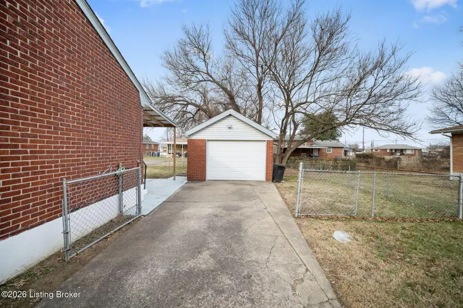 3859 Darlene Dr, Louisville, KY 40216 - Image #2