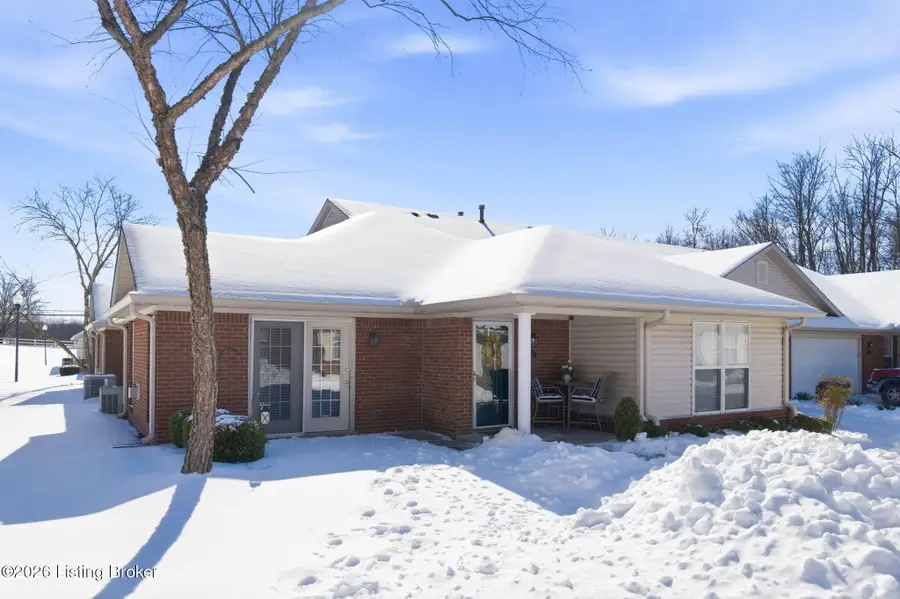 9231 Hawthorne Pointe Dr, Louisville, KY 40272 - Image #3