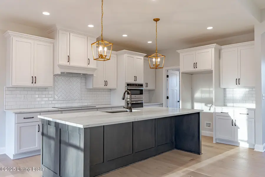 524 Dalton Dr, Fisherville, KY 40023 - Image #3