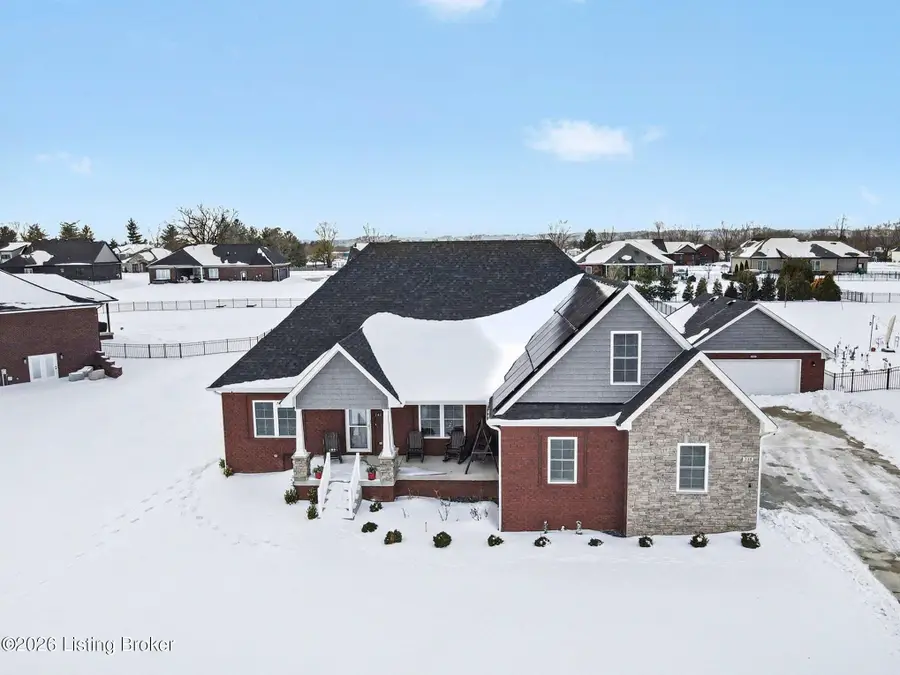 240 Brennan Ct, Shepherdsville, KY 40165 - Image #2