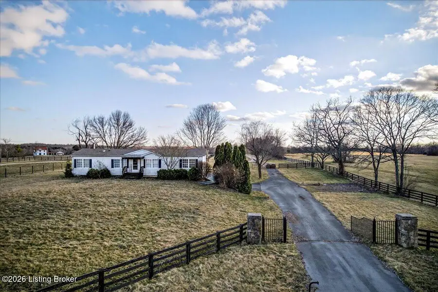 6733 Aiken Rd, Louisville, KY 40245 - #2