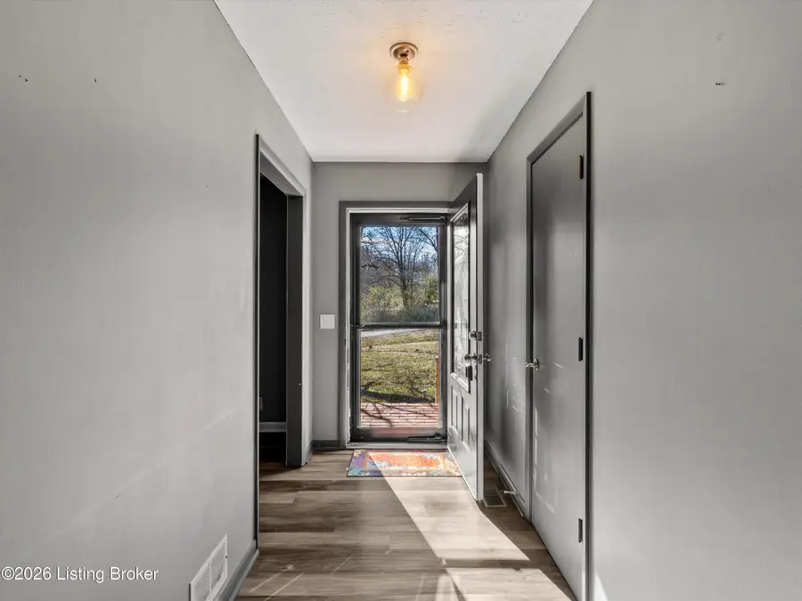 115 Green Valley Dr, Central City, KY 42330 - #2