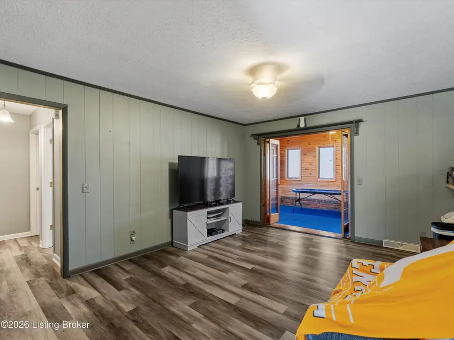 115 Green Valley Dr, Central City, KY 42330 - #3