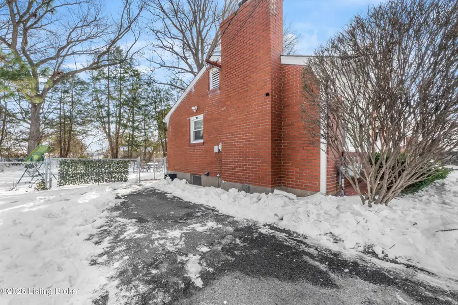 1724 Larkmoor Ln, Louisville, KY 40218 - Image #2