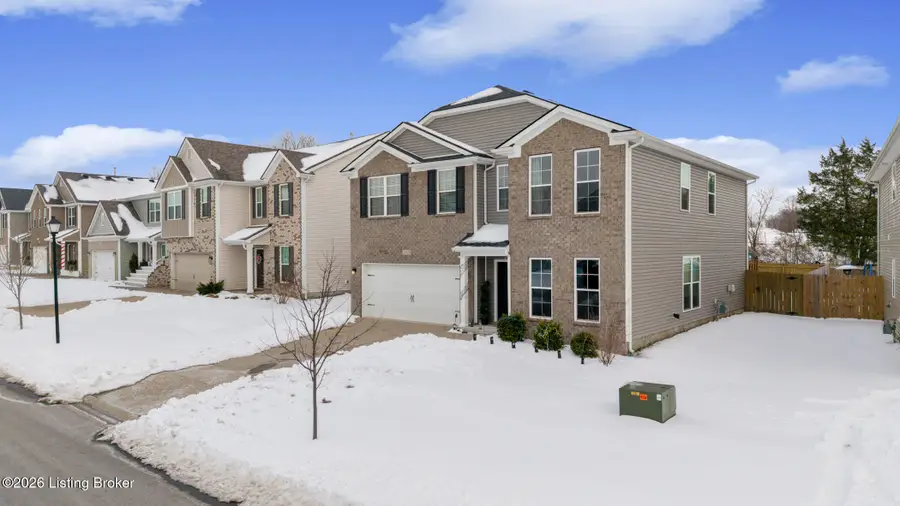 11925 Parkside Vista Ln, Louisville, KY 40229 - Image #2