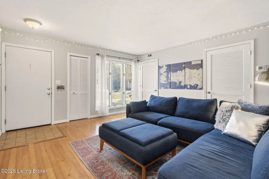 417 Ledgeview Park Dr, Louisville, KY 40206 - #3