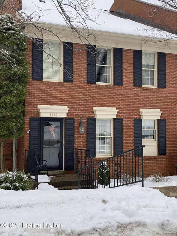 1320 Navajo Ct, Louisville, KY 40207