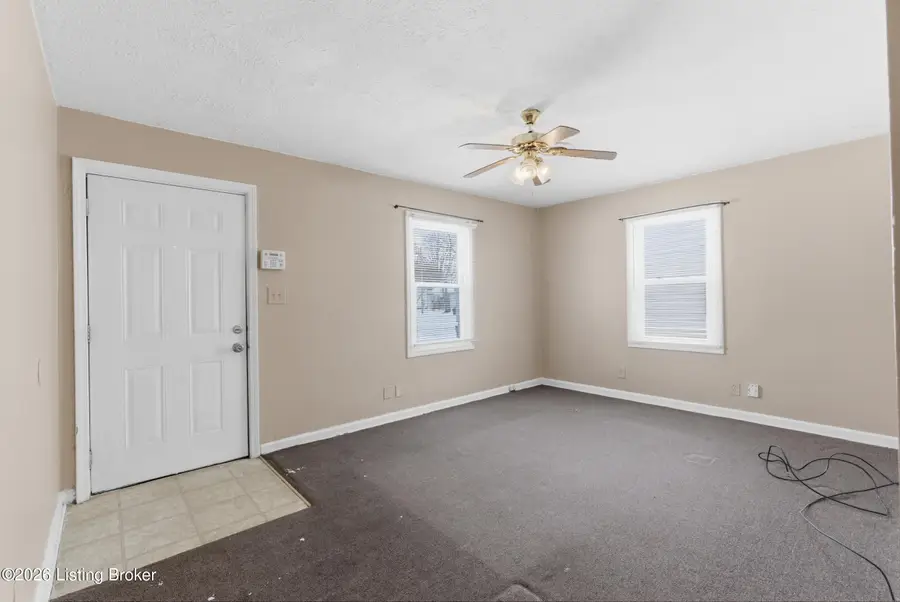 4607 Picadilly Ave, Louisville, KY 40215 - #2