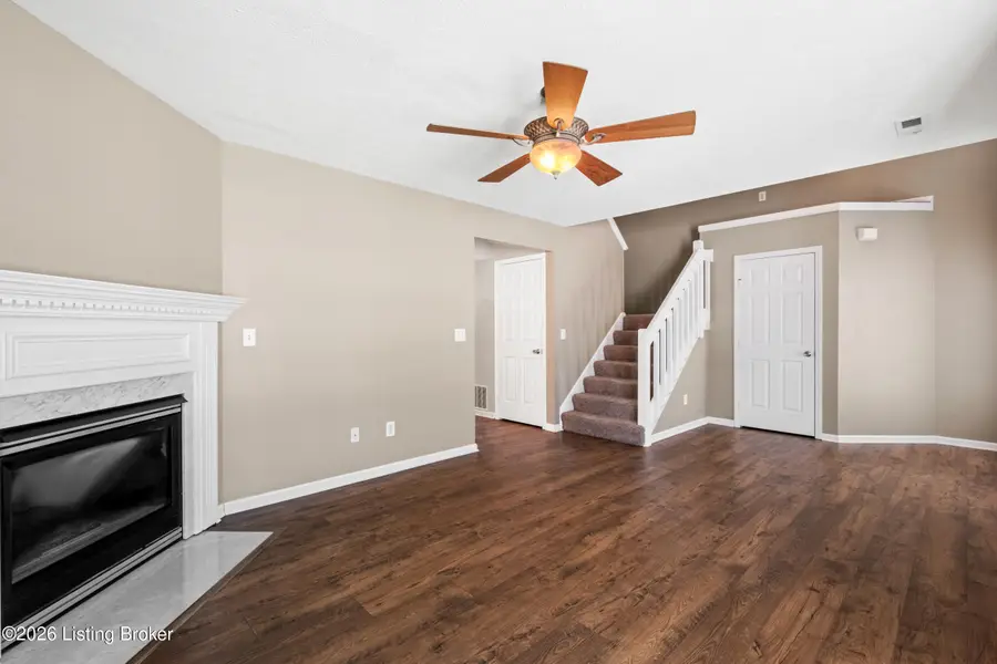 8002 Aspen Green Ln, Louisville, KY 40291 - #2