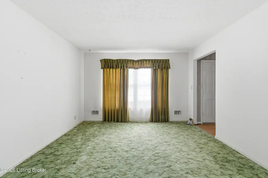 9001 Lakeridge Dr, Louisville, KY 40272 - #2