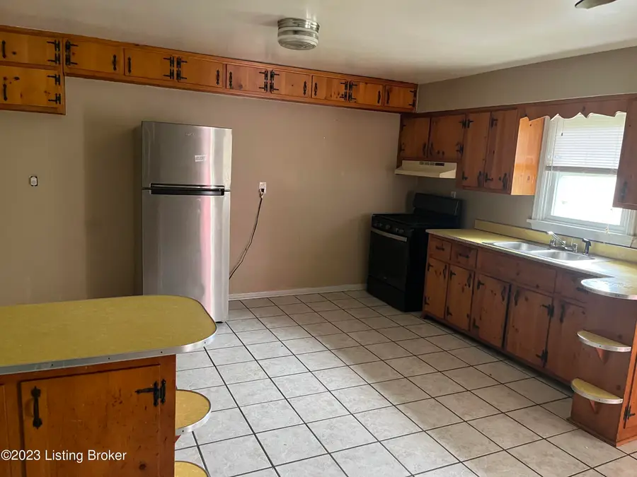 3100 Altus Dr, Louisville, KY 40216 - #3