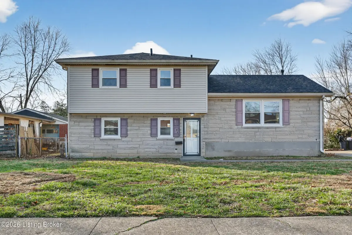 7106 Sun Valley Dr, Louisville, KY 40272 - Image #1