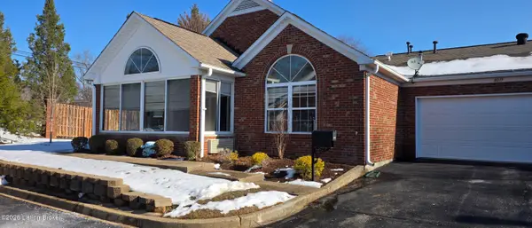 8039 Saint Andrews Village Dr, Louisville, KY 40242