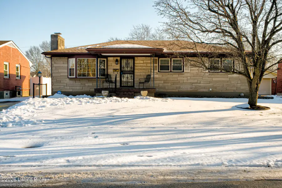 3911 Woodgate Ln, Louisville, KY 40220 - #2