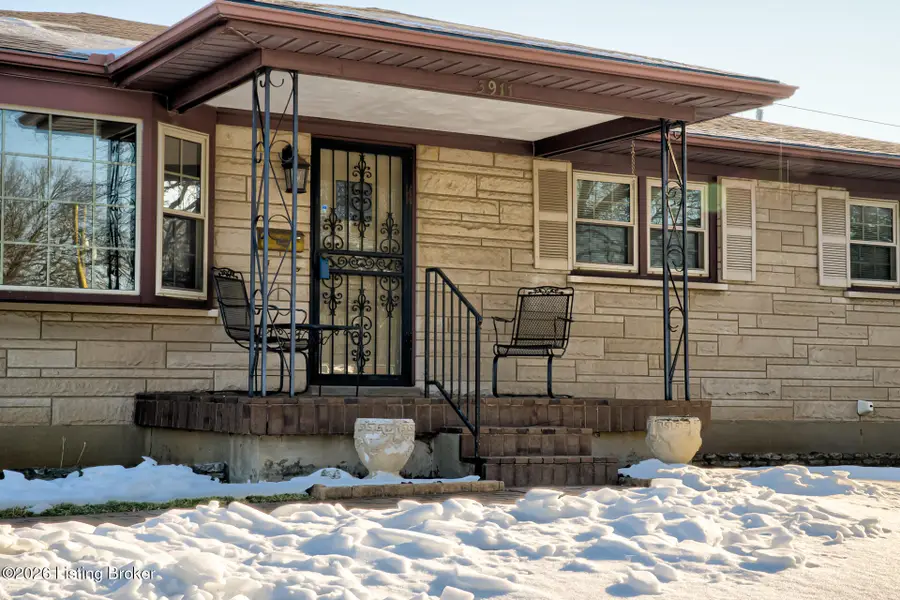 3911 Woodgate Ln, Louisville, KY 40220 - #3