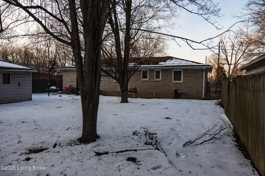 2410 Garrs Ln, Louisville, KY 40216 - #3