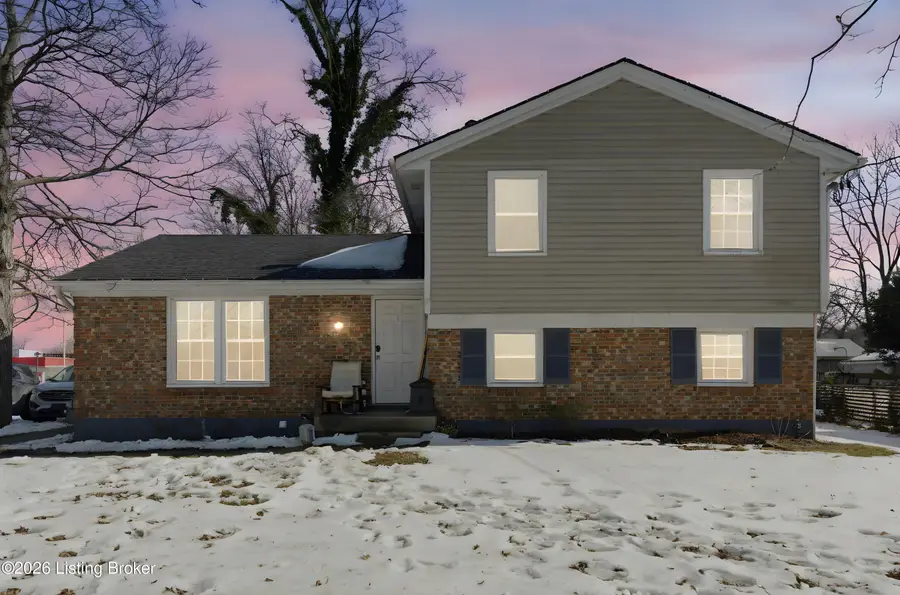 3301 Stony Brook Dr, Jeffersontown, KY 40299 - #3