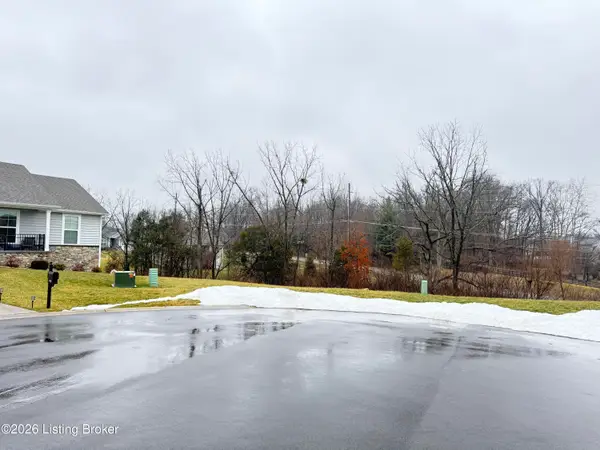 6311 Larkgrove Dr, Louisville, KY 40229