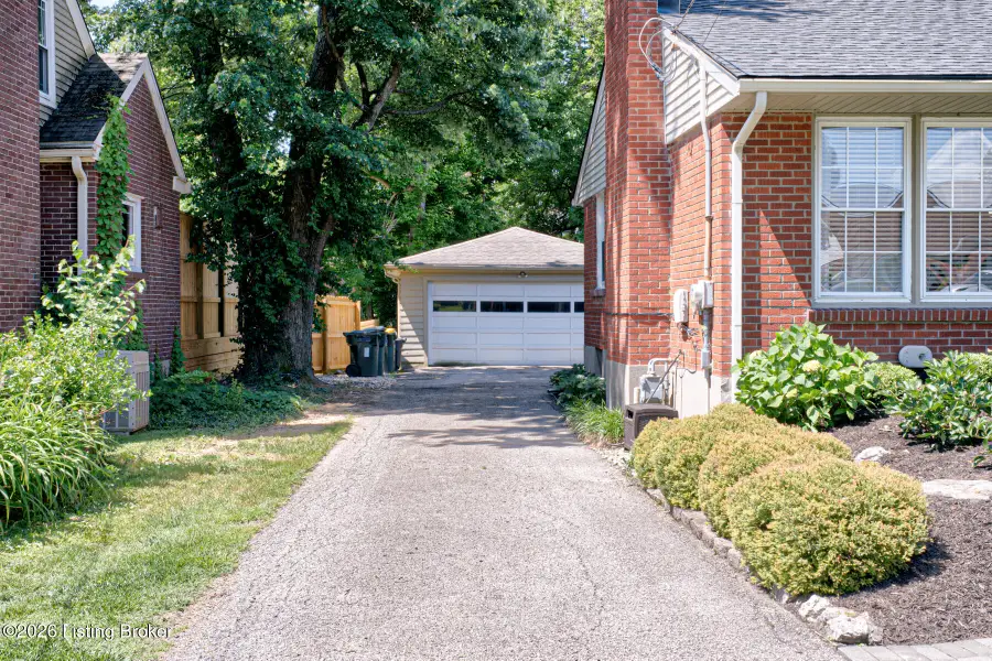 904 Ahland Rd, Louisville, KY 40207 - #3