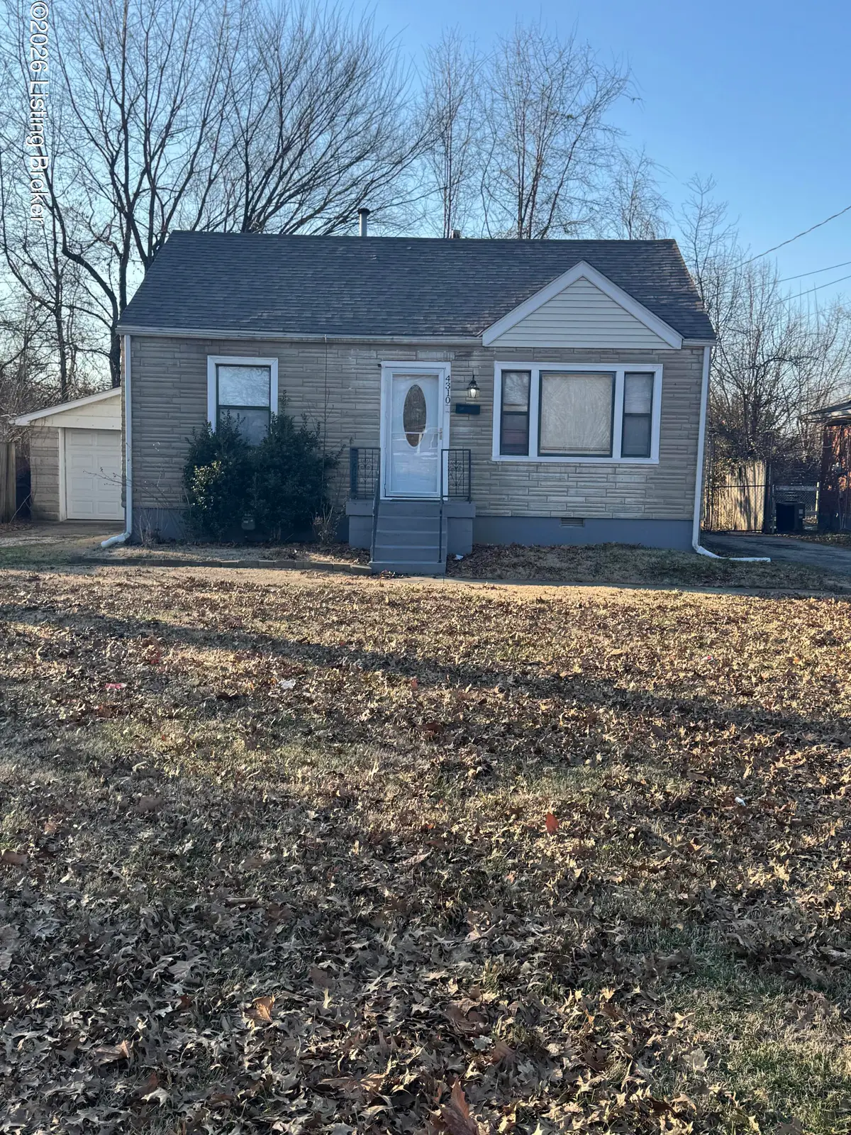 4310 Lynnview Dr, Louisville, KY 40216 - #1