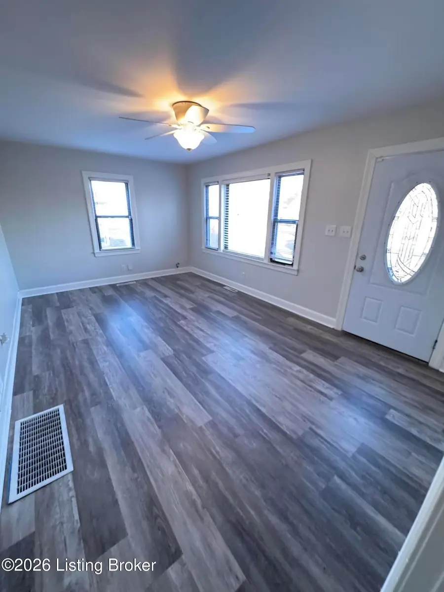 4310 Lynnview Dr, Louisville, KY 40216 - #3