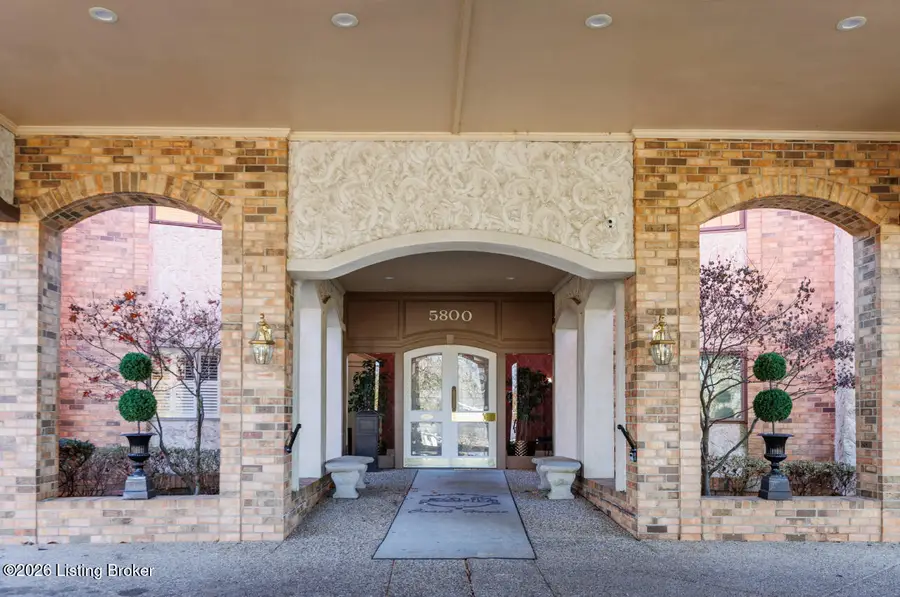 5800 Coach Gate Wynde, 289, Louisville, KY 40207 - #2