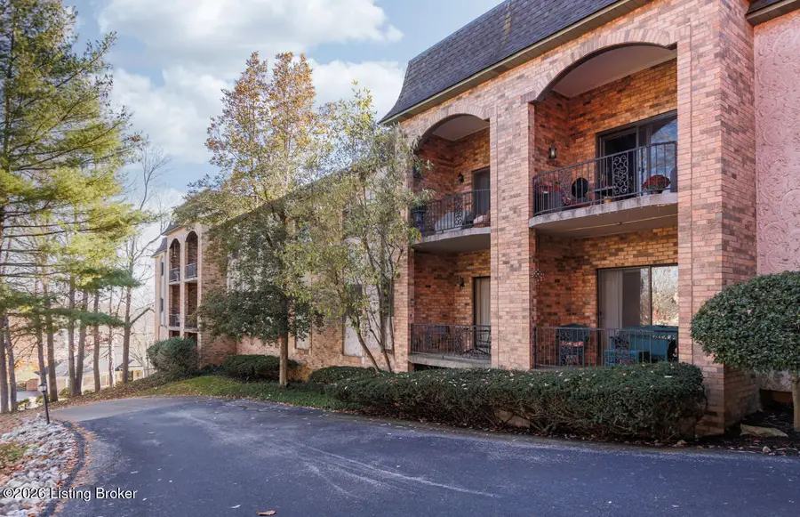 5800 Coach Gate Wynde, 289, Louisville, KY 40207 - #3