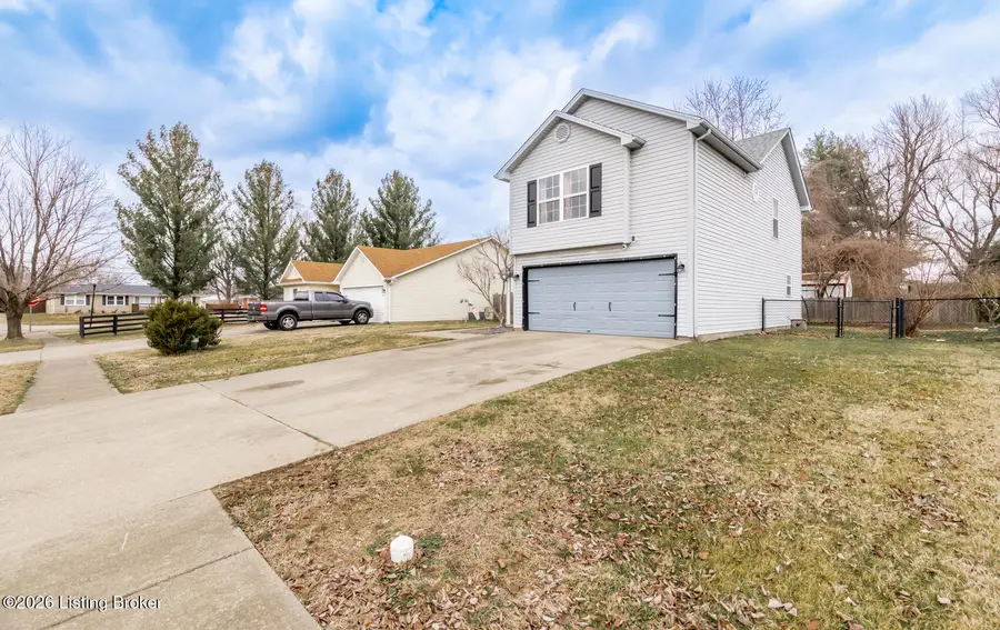 5217 Sand Lake Dr, Louisville, KY 40272 - #3