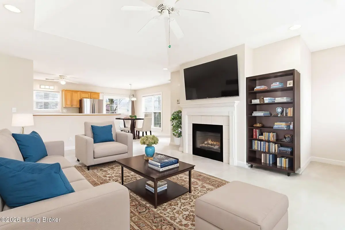 6015 Wooded Creek Dr #202, Louisville, KY 40291 - #1