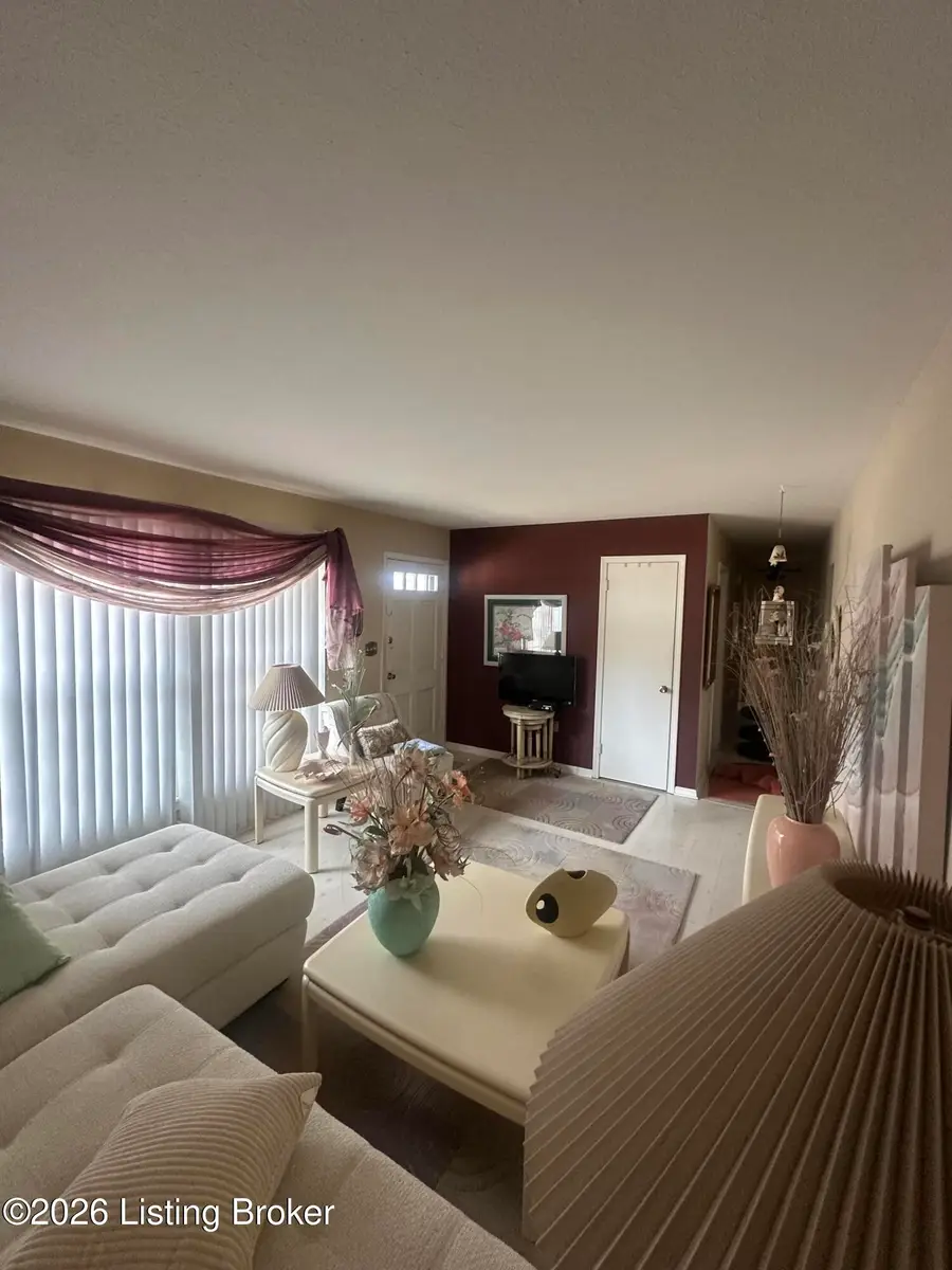 114 Lenoak Dr, Louisville, KY 40214 - #3