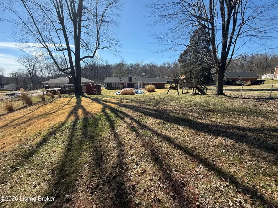 8706 Mountain Brook Dr, Louisville, KY 40272 - #3