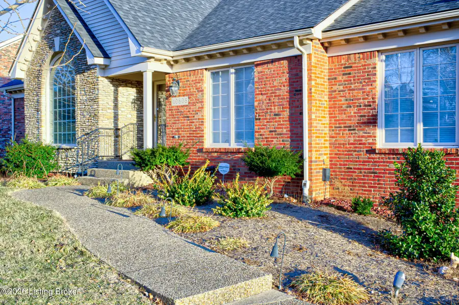10808 Foxgate Ct, Louisville, KY 40223 - #2
