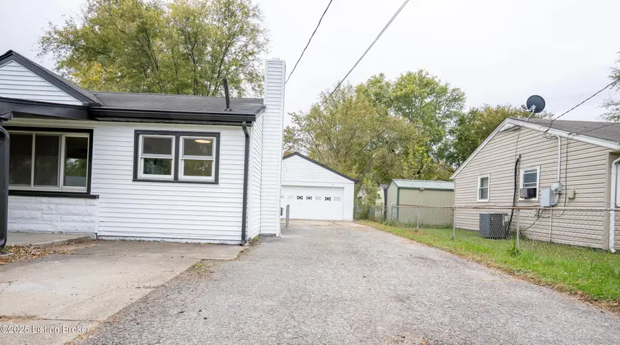 7112 Dunkirk Ln, Louisville, KY 40272 - #2