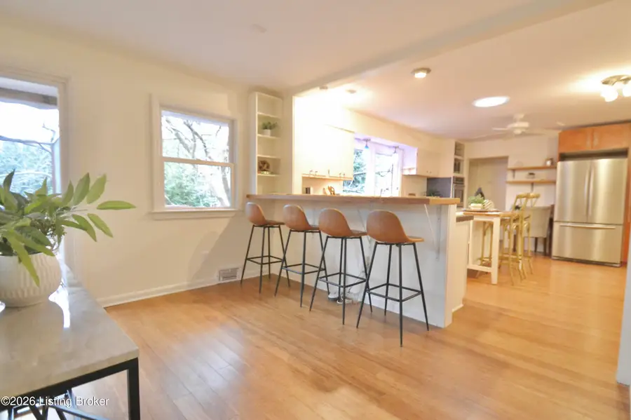 908 Wicksbury Pl, Louisville, KY 40207 - #3