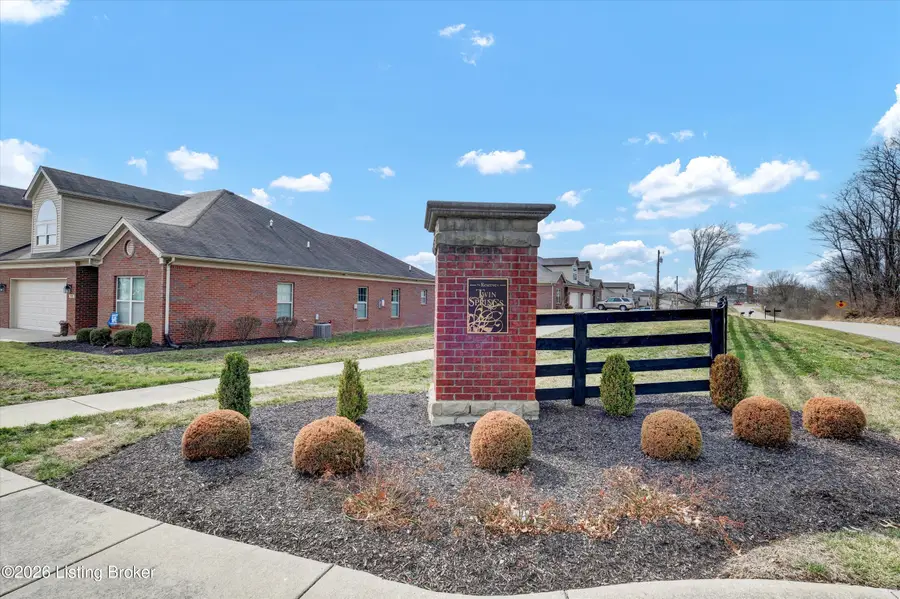 142 Twin Brook Ct, Shelbyville, KY 40065 - #2