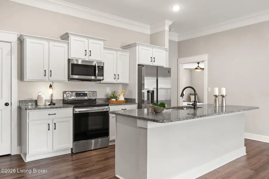 5011 Woodridge Lake Blvd, Louisville, KY 40272 - #3