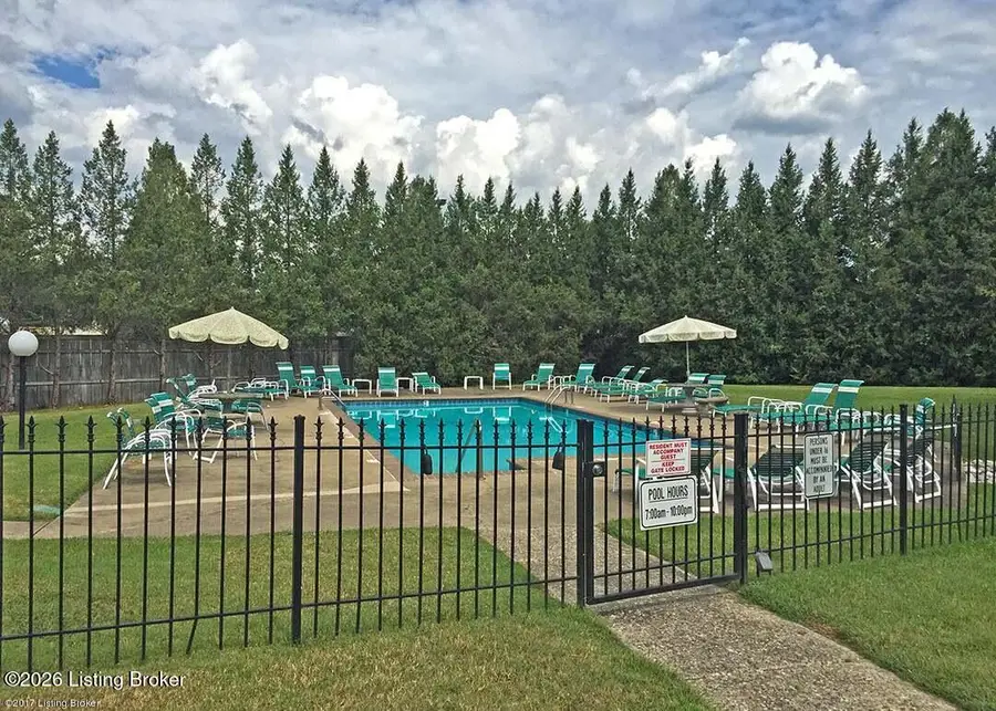 1277 Parkway Gardens Ct #211-C, Louisville, KY 40217 - #3
