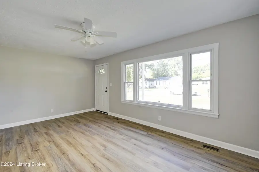 5015 Wellsworth Ave, Louisville, KY 40216 - #3