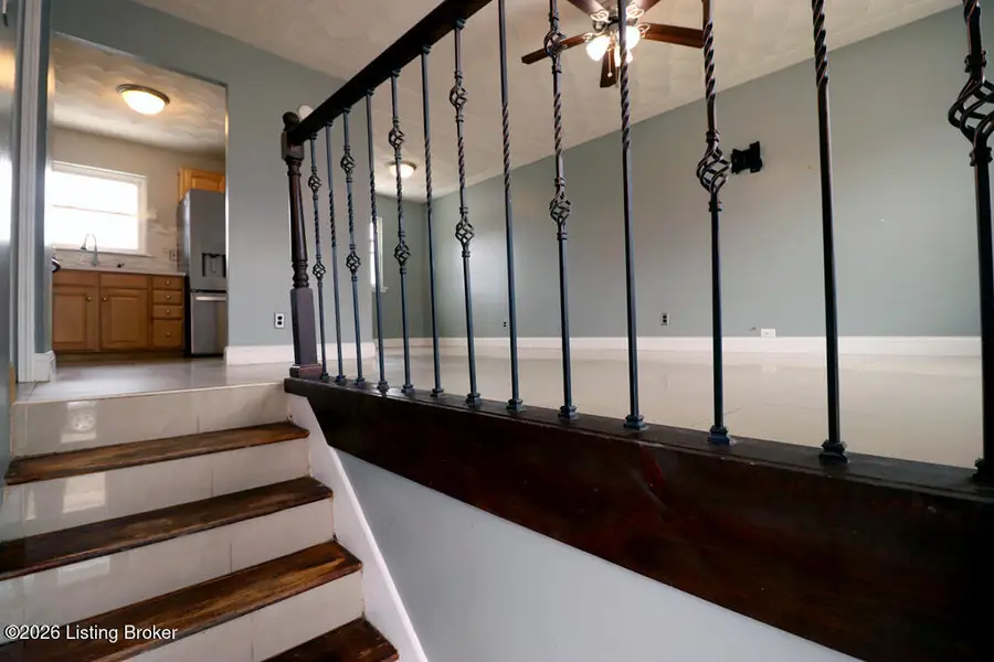 5202 Green Cove Cir, Louisville, KY 40218 - #2