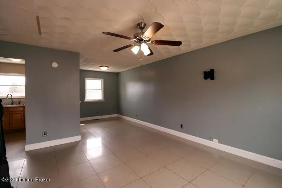 5202 Green Cove Cir, Louisville, KY 40218 - #3