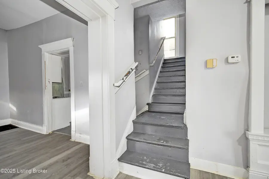 646 S 35th St, Louisville, KY 40211 - #3