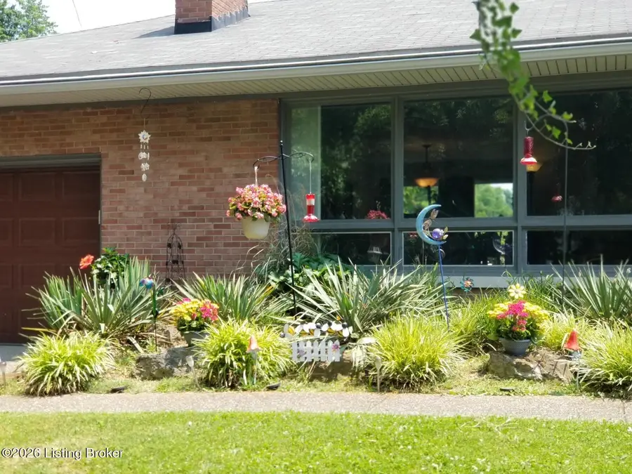 319 Castleview Dr, Louisville, KY 40207 - #3