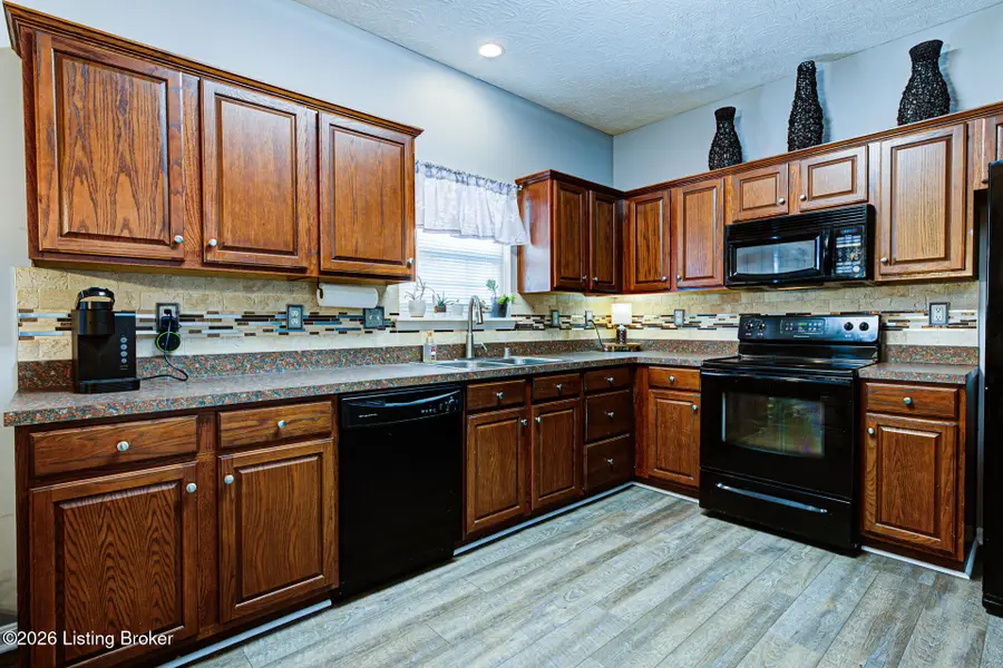 9708 Evanwood Ct, Louisville, KY 40228 - #2