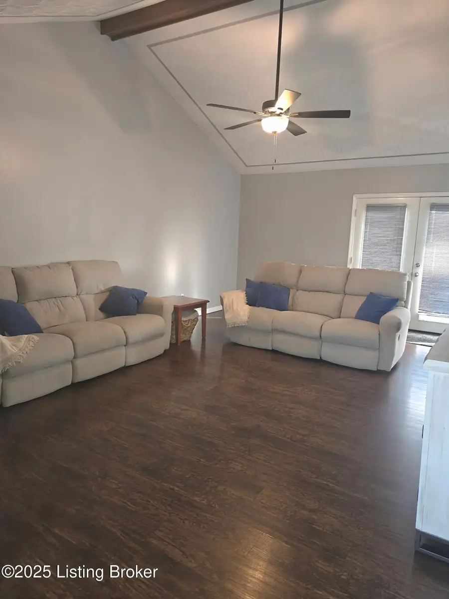 220 Tara Cir, Shepherdsville, KY 40165 - #3