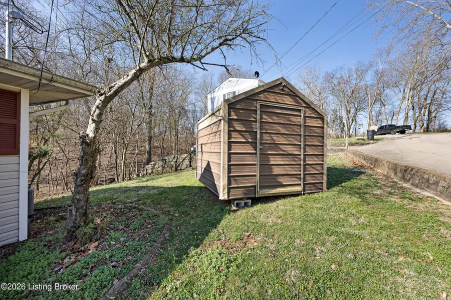 105 Lewis Ct, Greensburg, KY 42743 - #3